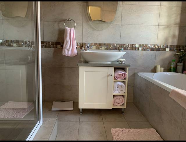 5 BEDROOM HOUSE FOR SALE IN GREENHILLS